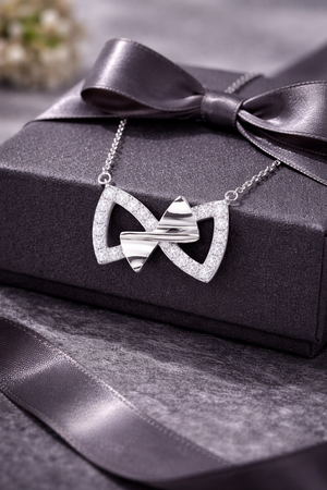 Double Bow Necklace in 925 sterling silver – side view