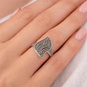 Elysian Leaf Marcasite Ring in 925 sterling silver – angle view