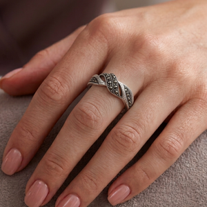 Marcasite Three-Leaf Twist Ring in 925 sterling silver – angle view