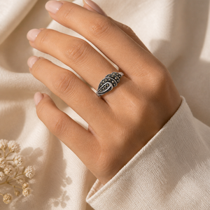 Marcasite Leaf Pattern Ring in 925 sterling silver – angle view