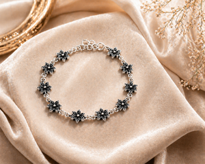 Six-Petal Flower Link Bracelet in 925 sterling silver – side view