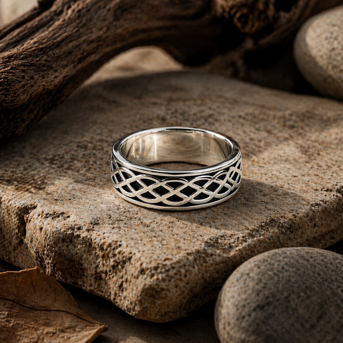 Celtic Knot Ring in 925 sterling silver – side view