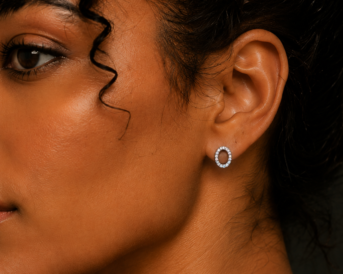 Éclipse Oval Crystal Stud Earrings in 925 sterling silver – angle view