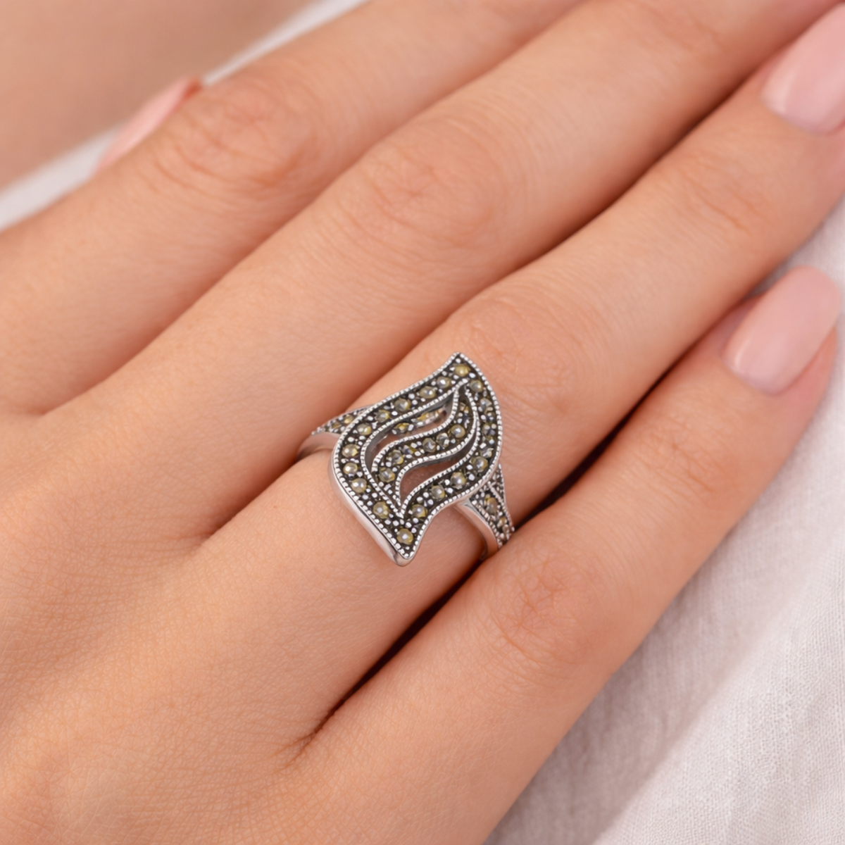 Elysian Leaf Marcasite Ring in 925 sterling silver – angle view