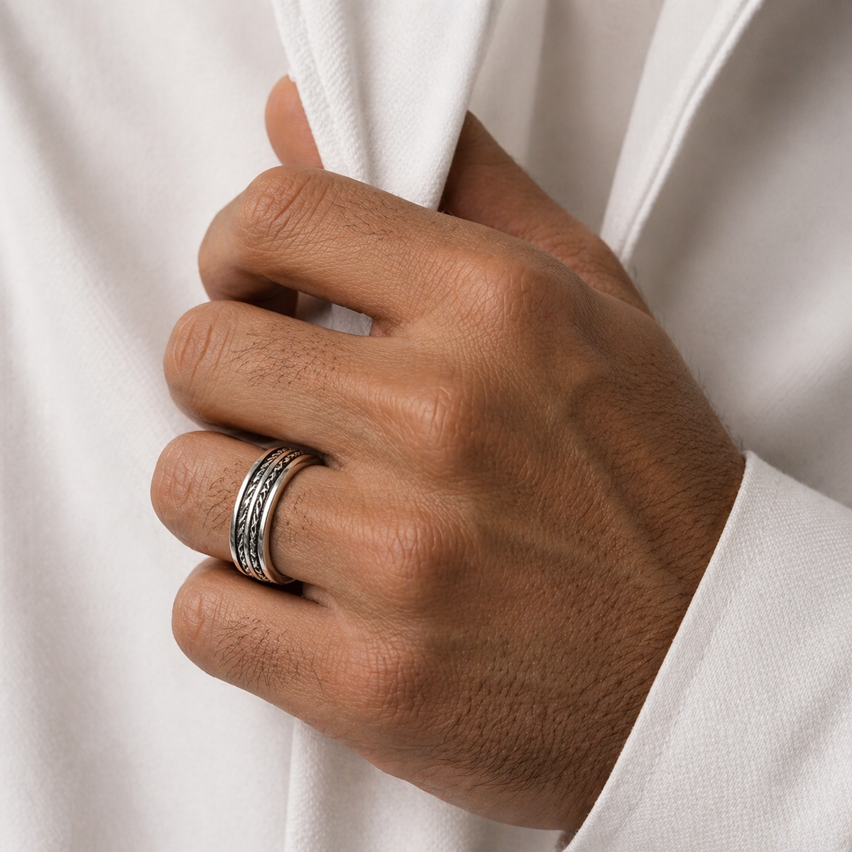 Eagle Feather Spinner Ring in 925 sterling silver – angle view