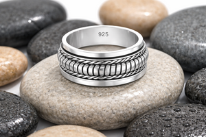 Braided & Ribbed Spinner Ring in 925 sterling silver – additional view