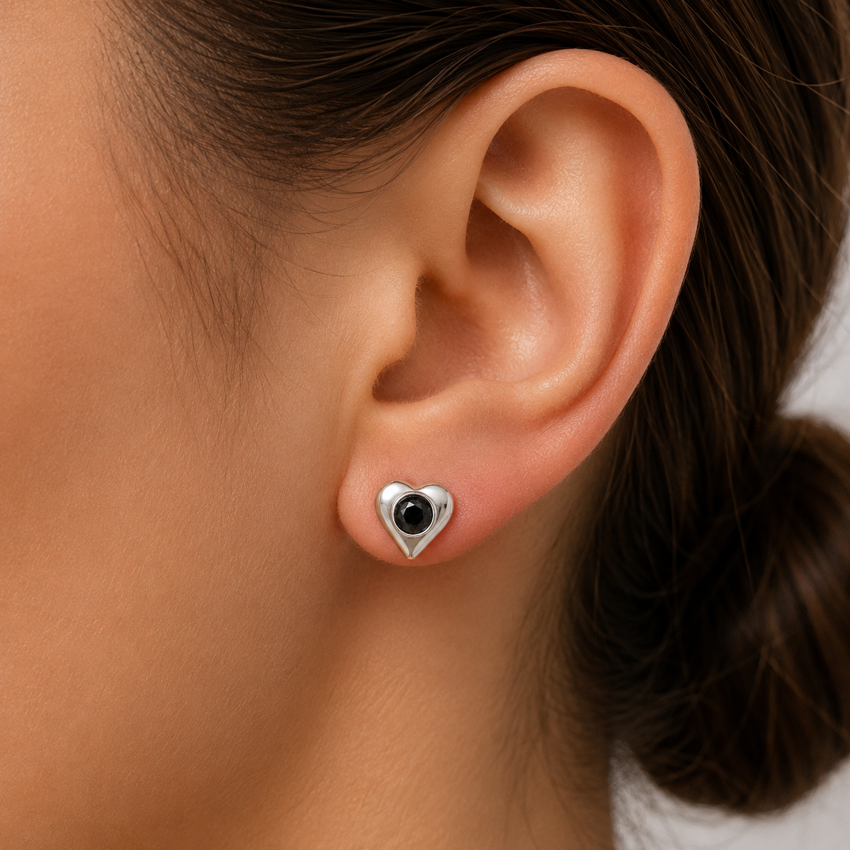 Boucles d'oreilles clous Midnight Heart Bezel