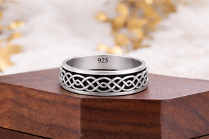 Celtic Knot Spinner Ring in 925 sterling silver – side view