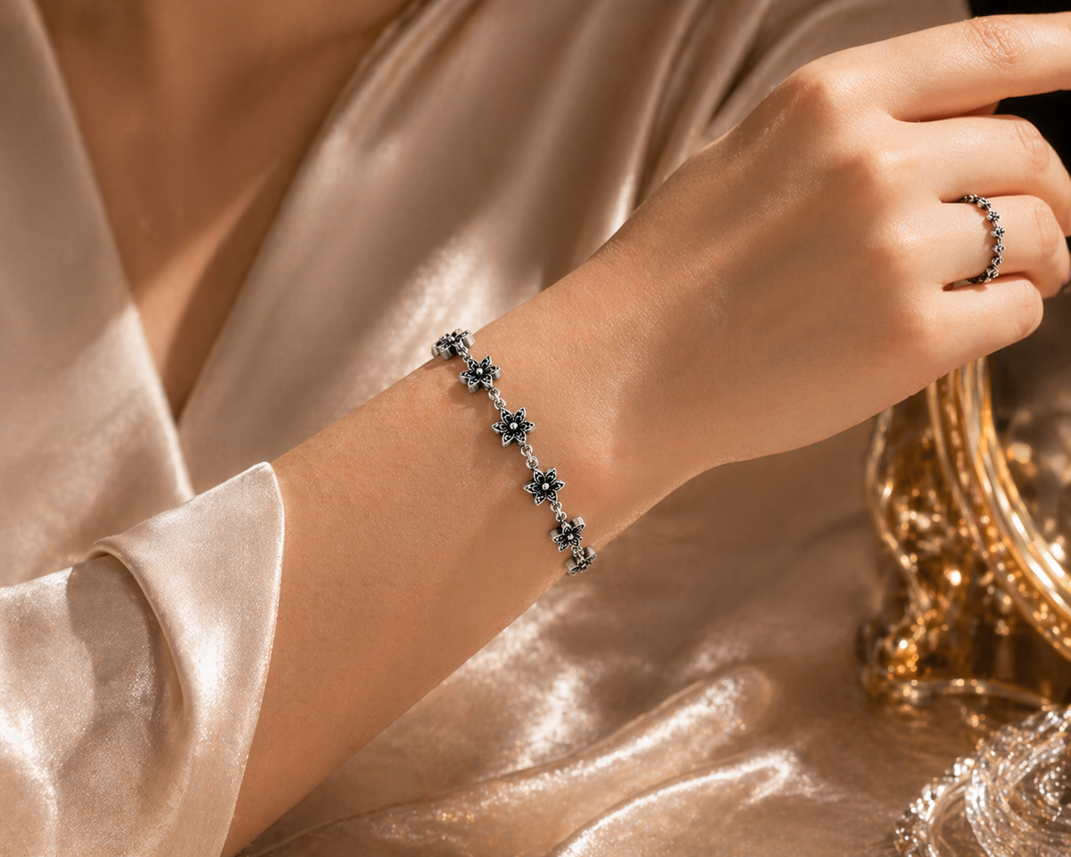 Six-Petal Flower Link Bracelet in 925 sterling silver – angle view
