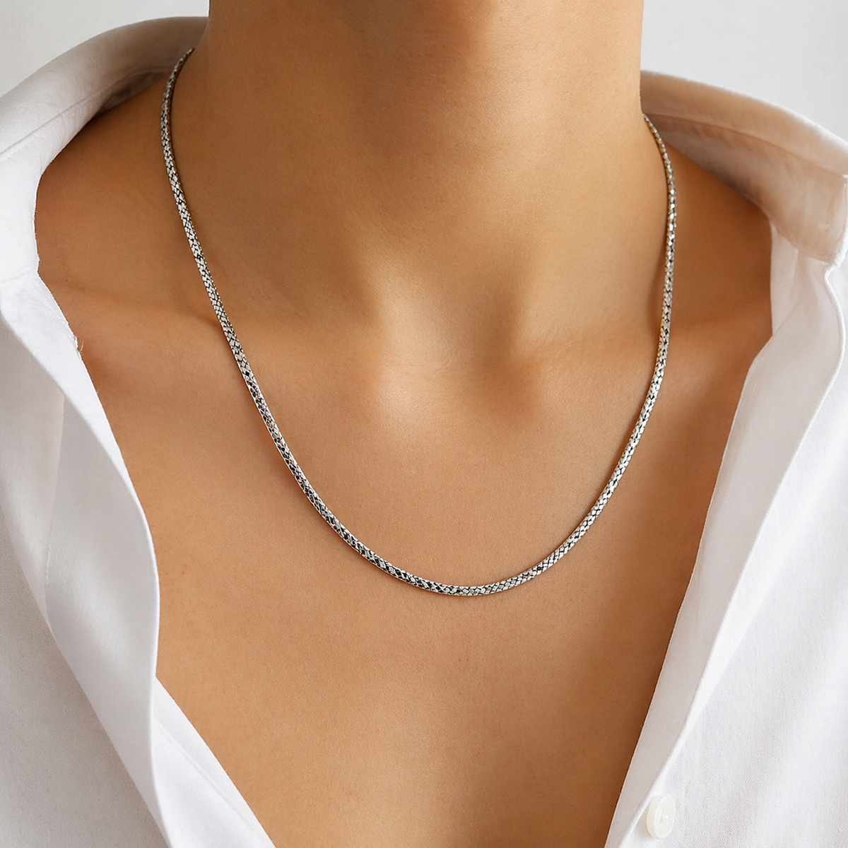 Twisted Oxidised Rope Chain in 925 sterling silver – angle view